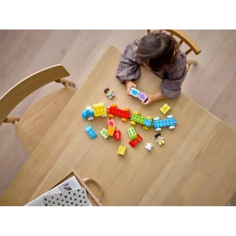 LEGO DUPLO skaičių traukinys 10954 – ankstyvojo mokymosi traukinys su numeruotais vagonais skaičiavimui ir rūšiavimui
