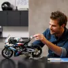 LEGO Technic motociklo modelis BMW M1000RR 42130 su detaliu varikliu ir veikiančia pakaba