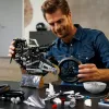 LEGO Technic motociklo modelis BMW M1000RR 42130 su detaliu varikliu ir veikiančia pakaba