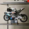 LEGO Technic motociklo modelis BMW M1000RR 42130 su detaliu varikliu ir veikiančia pakaba