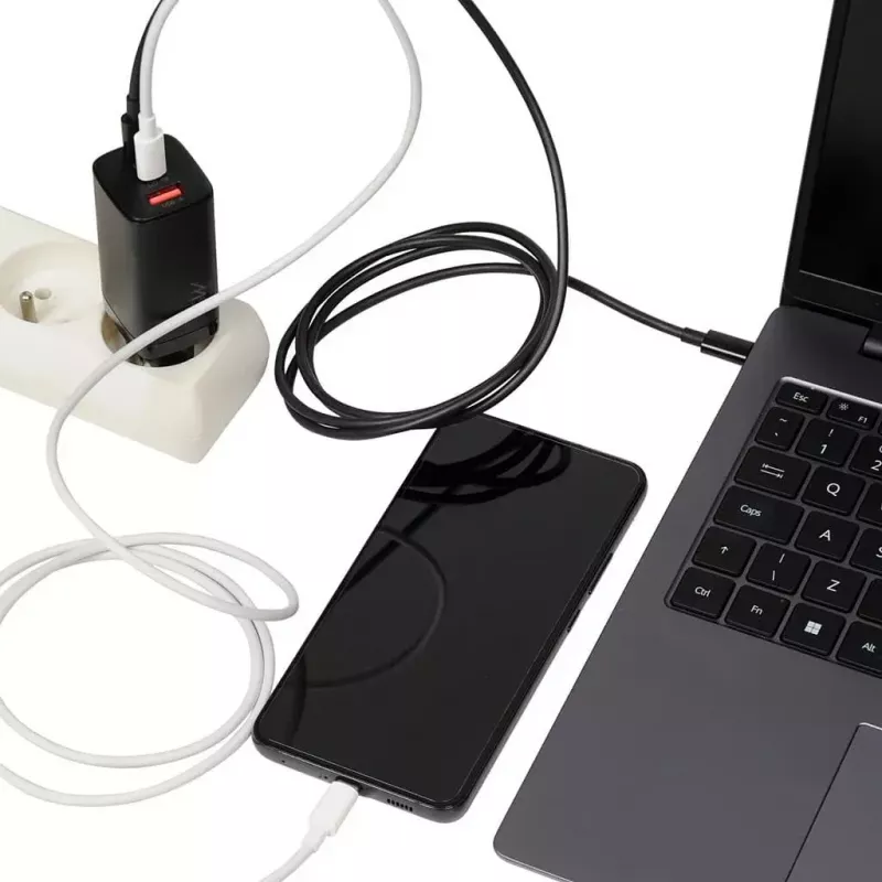 Kintamosios srovės mobiliesiems įrenginiams skirtas įkroviklis IBOX ILUC65B — 65 W, 3x USB (2x USB‑A Gen1, 1x USB‑C), juodas, 100–240 V