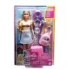 Barbie Dreamhouse Adventures lėlė ir aksesuarai, „Malibu“ kelionių rinkinys su šuniuku ir 10+ detalių, įskaitant veikiantį lagaminą
