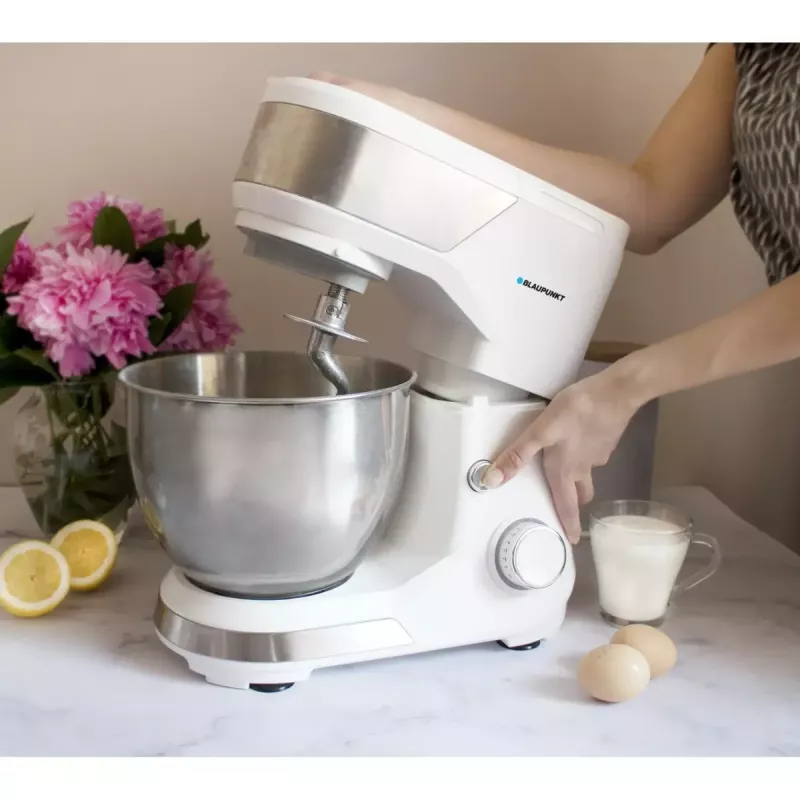 Stovas maišytuvui BLAUPUNKT SMM501 — 5 L nerūdijančio plieno dubuo, 1000 W, pakreipiama galva, sukamasis valdymas, balta