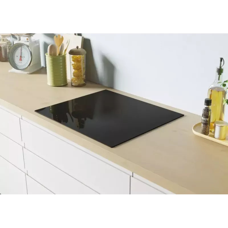 Candy CTP6SC4/E1 Juoda įmontuojama 59 cm zoninė indukcinė kaitlentė su 4 zonomis ir įmontuotu gartraukiu