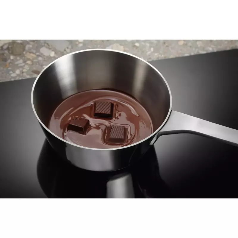 Indukcinė kaitlentė Electrolux LIT30230C — 2 zonų įmontuojama, 29 cm plotis, juoda, liečiamas valdymas, 210/145 mm zonos
