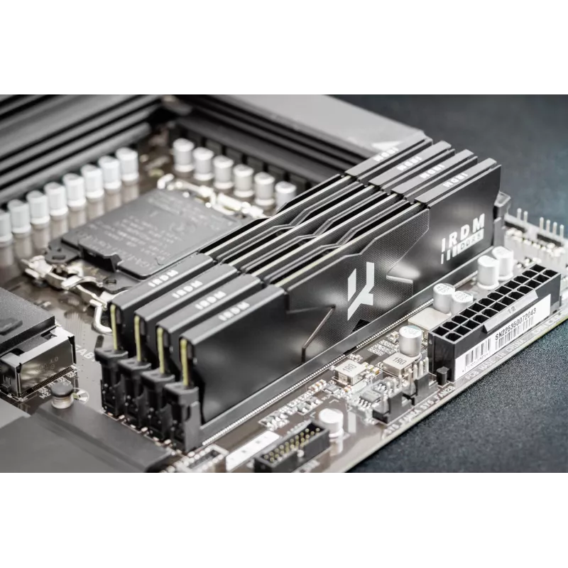 Desktop DDR5 64GB (2x32GB) 6400MHz GOODRAM IRDM 288-pin DIMM 1.35V CAS32 su aušintuvu