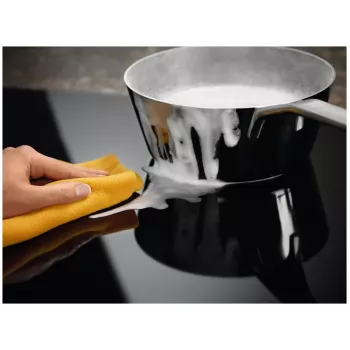 Electrolux Serie 600 EIV63443 juoda įmontuojama 59 cm zoninė indukcinė kaitlentė 4 zonų