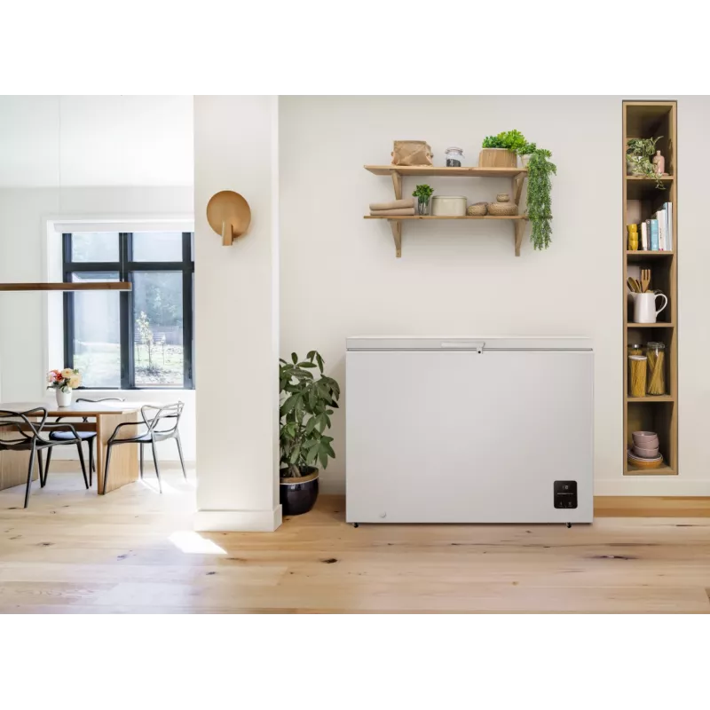 Krūtininis šaldiklis Gorenje FH30EAW — 297 L naudingoji talpa, energijos klasė E, laisvai pastatomas, ekranas, baltas
