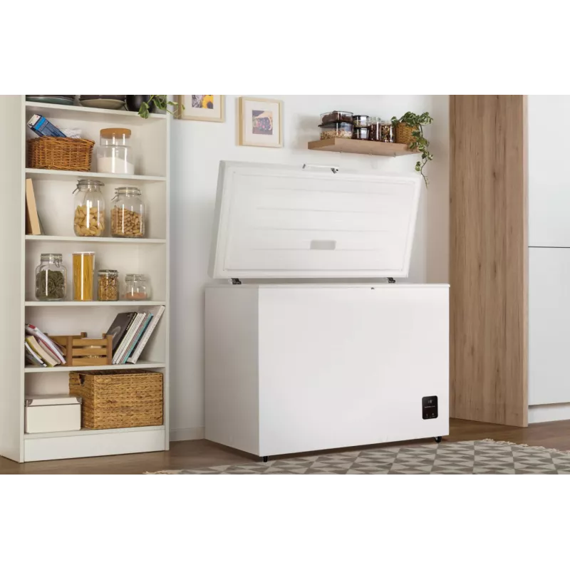 Krūtininis šaldiklis Gorenje FH30EAW — 297 L naudingoji talpa, energijos klasė E, laisvai pastatomas, ekranas, baltas
