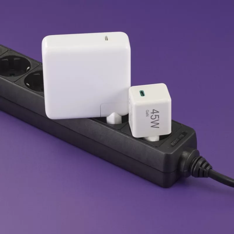 Hama 00201983 mobiliojo įrenginio įkroviklis Ausinės, Nešiojamas kompiuteris, Power bank, Išmanusis telefonas, Planšetė Baltas AC Greitas įkrovimas Vidaus