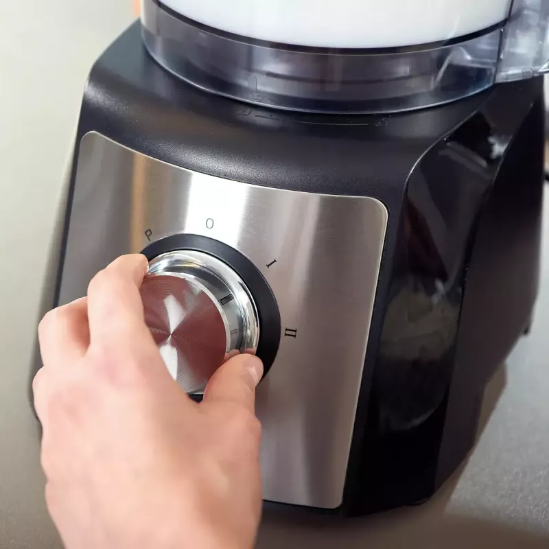 Virtuvės kombainas Juoda & Decker BXFPA1200E — 1200 W, 1,5 l dubuo, 2 greičiai, impulsinis režimas, nerūdijančio plieno korpusas