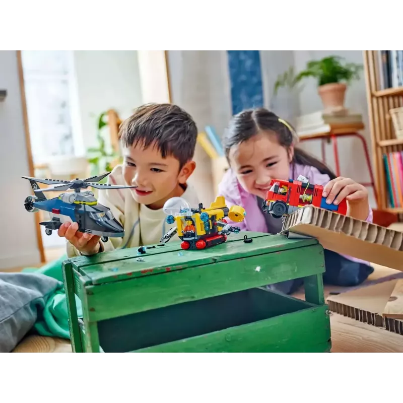 Konstrukcinis žaislas LEGO City Kombinuotas rinkinys 60462 — Sraigtasparnis ir gaisrinis automobilis, 874 detalės, 3 minifigūrėlės, amžius 7+