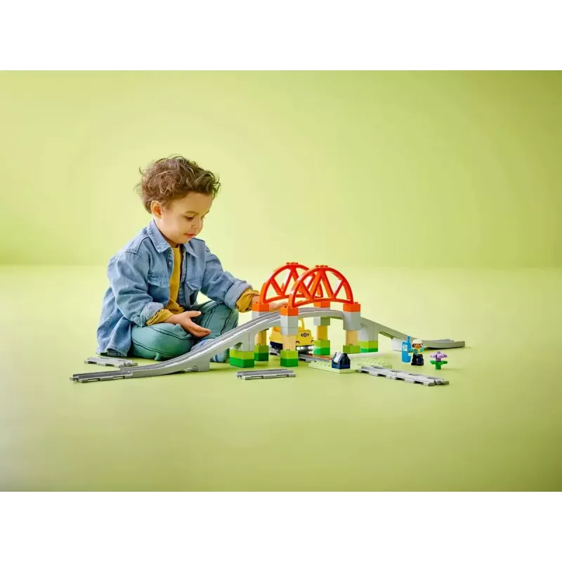 LEGO DUPLO Geležinkelio tilto ir bėgių išplėtimo rinkinys 10426 – DUPLO geležinkelio tiltas ir lenkti bėgiai mažiems vaikams