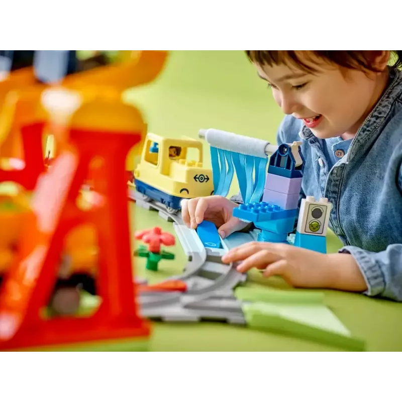 Žaislinis traukinys LEGO DUPLO 10428 Didysis Interaktyvus Bendruomenės Traukinys — didelis interaktyvus traukinys mažyliams