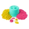 Kinetic Sand, SquishBlossom žydinti gėlė, Velykų krepšelio priedai, yra 8 uncijų neoninės geltonos ir rožinės formuojamo žaidimų smėlio, puodas ir formelės, sensoriniai žaislai vaikams