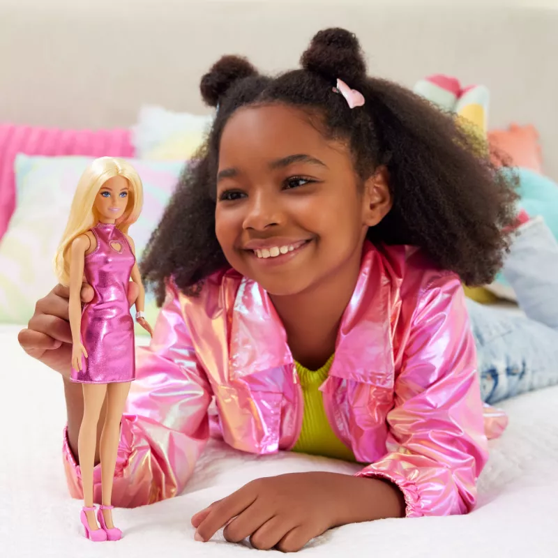 Barbie Fashionistas lėlė #230 su metalo rožine mini suknele su širdelės išpjova, blondinai plaukai