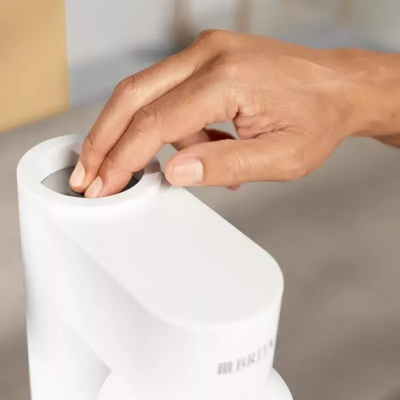 Sodos aparatas BRITA Carbonator 1046730 White — kompaktiškas stalviršio karbonizatorius su 2 buteliais (231×126×443 mm)