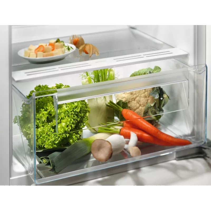 Įmontuojamas kombinuotas šaldytuvas Electrolux LFB3AE12S, 188 l bendros talpos (174 l šaldytuvo / 14 l šaldiklio), apverčiamos durys, LED, 35 dB
