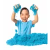 Kinetic Sand, 2 svarai mėlyno žaidimų smėlio, formuojami sensoriniai žaislai vaikams, perklijuojamas maišelis (pakuotė gali skirtis), nuo 3 metų