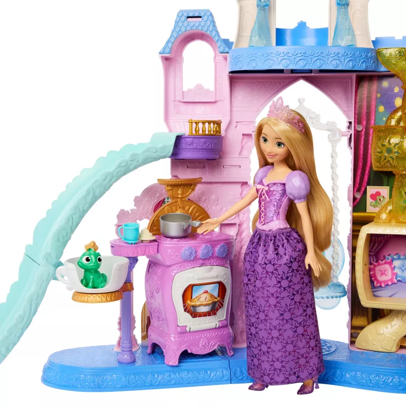 Disney Princess Pet Palace žaidimų rinkinys su 7 žaidimo zonomis, 3 gyvūnų draugais ir daugiau nei 20 baldų bei aksesuarų