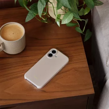 Apple Beats iPhone 17 dėklas su MagSafe ir kameros valdymu, kalkakmenio spalvos