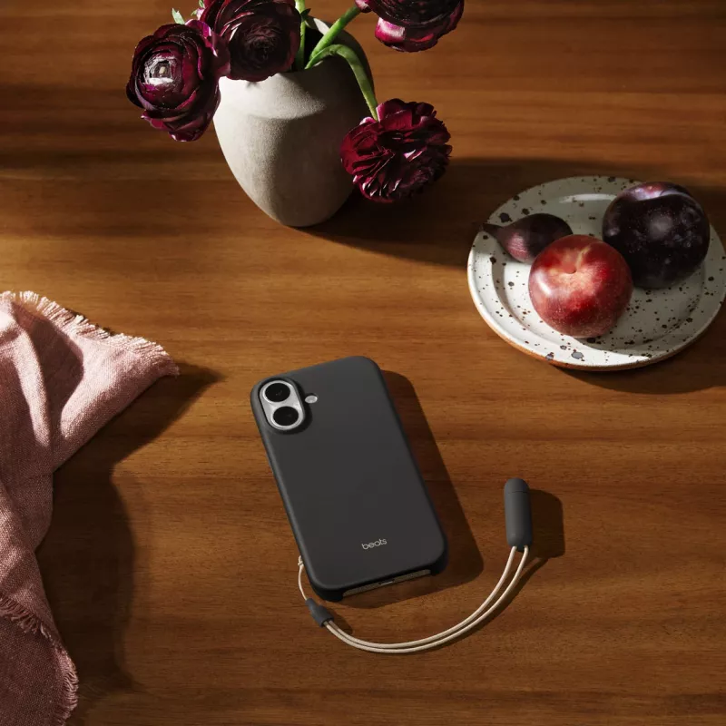 APPLE Beats iPhone 17 - atverčiamas dėklas su stovu, MagSafe ir kameros valdymu - Granito pilkumo