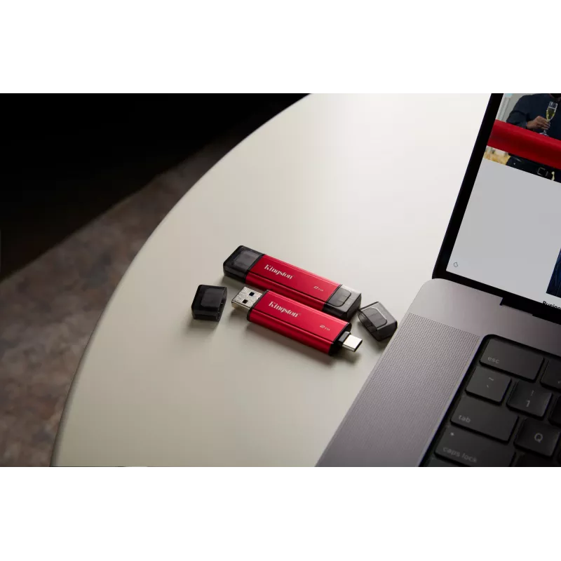 Išorinis SSD Kingston 2TB dviguba USB-A/USB-C, USB 3.2 Gen 2, skaitymas 1050 MB/s, rašymas 950 MB/s, juoda/raudona