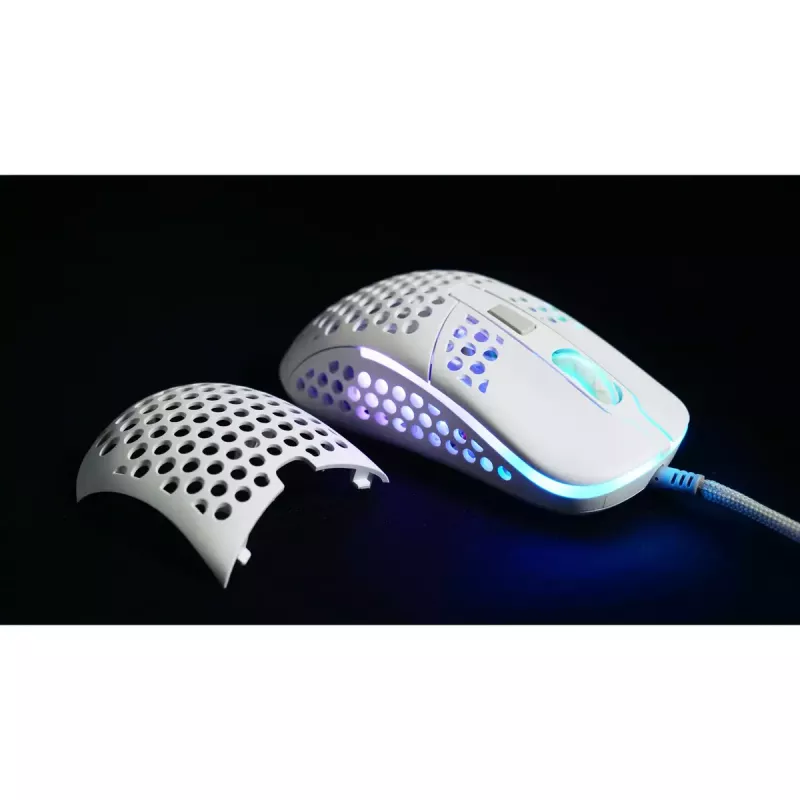 XTRFY M42 abiem rankoms tinkama žaidimų pelė — optinis jutiklis, 16 000 DPI, USB Type-A, balta, RGB