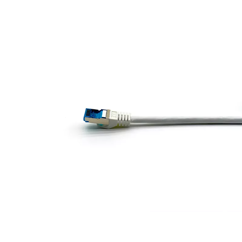 Equip Cat.6A S/FTP komutacinis kabelis, kampinė į tiesią jungtį, 3,0 m, baltas