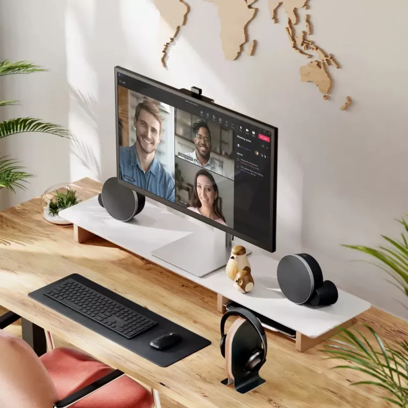 ALOGIC Stacionarus monitorius - Clarity Max Pro - 32 colių - 3840x2160 (4K UHD) su USB-C maitinimo tiekimu ir internetine kamera