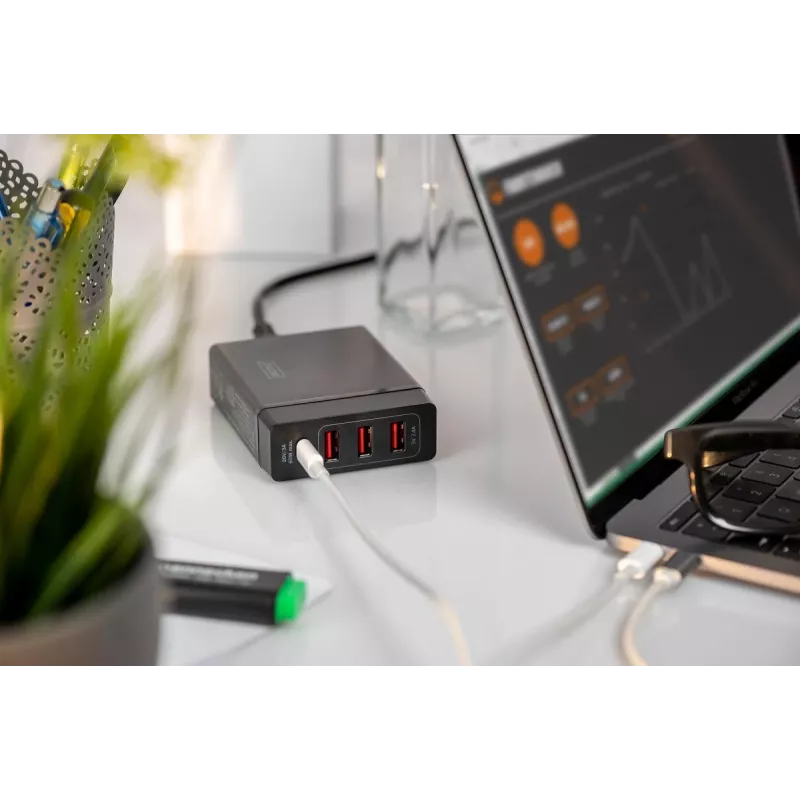 DIGITUS 4 prievadų USB kroviklis, 72 W 1x USB-C (PD) 5,9,15,20 V / 3 A, 3x USB-A 5 V / 2,4 A, juodas