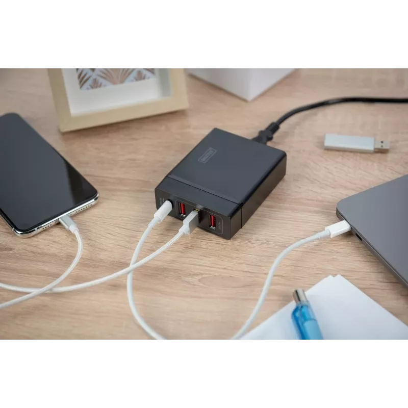 DIGITUS 4 prievadų USB kroviklis, 72 W 1x USB-C (PD) 5,9,15,20 V / 3 A, 3x USB-A 5 V / 2,4 A, juodas