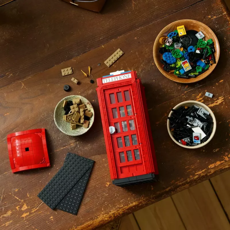 Konstruktorius LEGO raudona Londono telefono būdelė 21347 – modulinis kolekcinis rinkinys, 1460 dalių, 18+