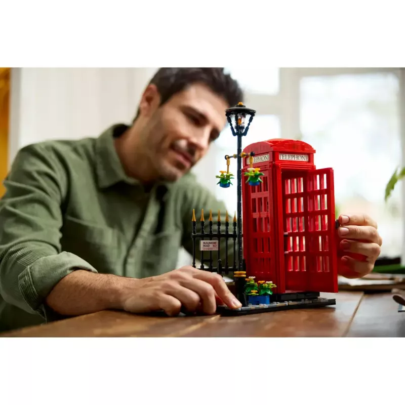 Konstruktorius LEGO raudona Londono telefono būdelė 21347 – modulinis kolekcinis rinkinys, 1460 dalių, 18+