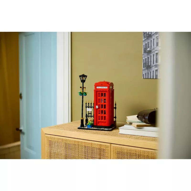 Konstruktorius LEGO raudona Londono telefono būdelė 21347 – modulinis kolekcinis rinkinys, 1460 dalių, 18+