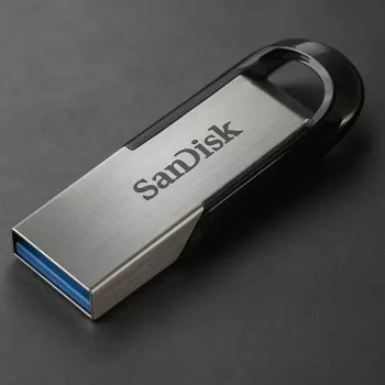 WESTERN DIGITAL SanDisk Ultra Flair - 16 GB USB atmintukas - USB 3.0 - juoda / sidabrinė