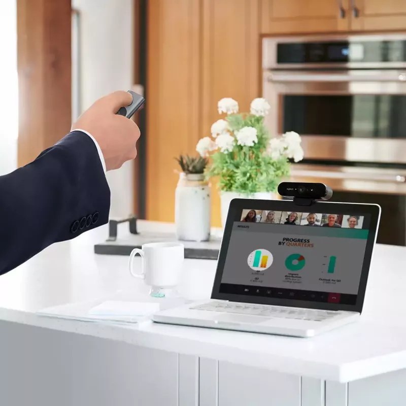LOGITECH Spotlight pristatymo nuotolinio valdymo pultas - auksinis