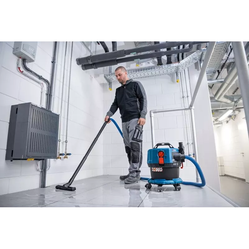 „Bosch GAS 18V-12 MC Professional“ 12 l cilindrinis siurblys sausam ir šlapiam valymui, komplektas