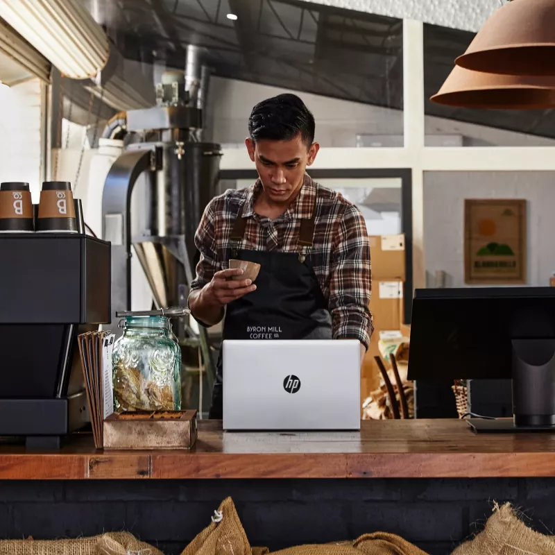 HP ProBook 445 G9 AMD Ryzen™ 5 5625U nešiojamas kompiuteris 35,6 cm (14 colių) Full HD 8 GB DDR4-SDRAM 256 GB SSD Wi-Fi 6 (802.11ax) Windows 11 Pro sidabrinis