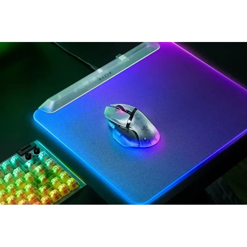 Žaidimų pelė Razer Basilisk V3 Pro 35K Phantom White Edition — optinėms ir lazerinėms pelėms optimizuotas žaidimų paviršius