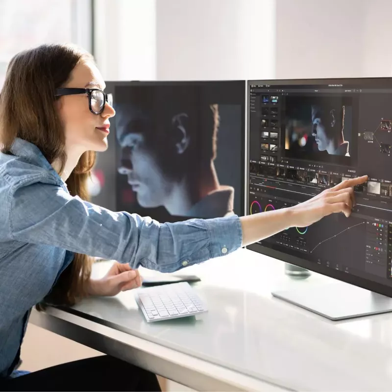 ALOGIC stalinis monitorius - Clarity Max Touch - 32 colių liečiamasis ekranas - 3840x2160 (4K UHD) su USB-C maitinimo tiekimu ir internetine kamera