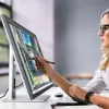 ALOGIC stalinis monitorius - Clarity Max Touch - 32 colių liečiamasis ekranas - 3840x2160 (4K UHD) su USB-C maitinimo tiekimu ir internetine kamera