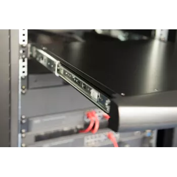 DIGITUS modulinė 43,2 cm (17 col.) TFT konsolė su 8 prievadų KVM RAL 9005 juoda - Qwerty US