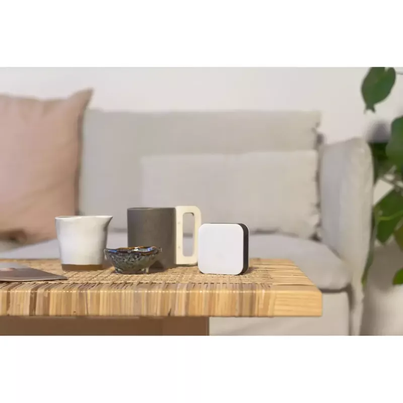 Aplinkos jutiklis Mill Sense SENSEAIR — belaidis oro kokybės, drėgmės ir temperatūros monitorius (baterija, Wi‑Fi, 70×30×70 mm)