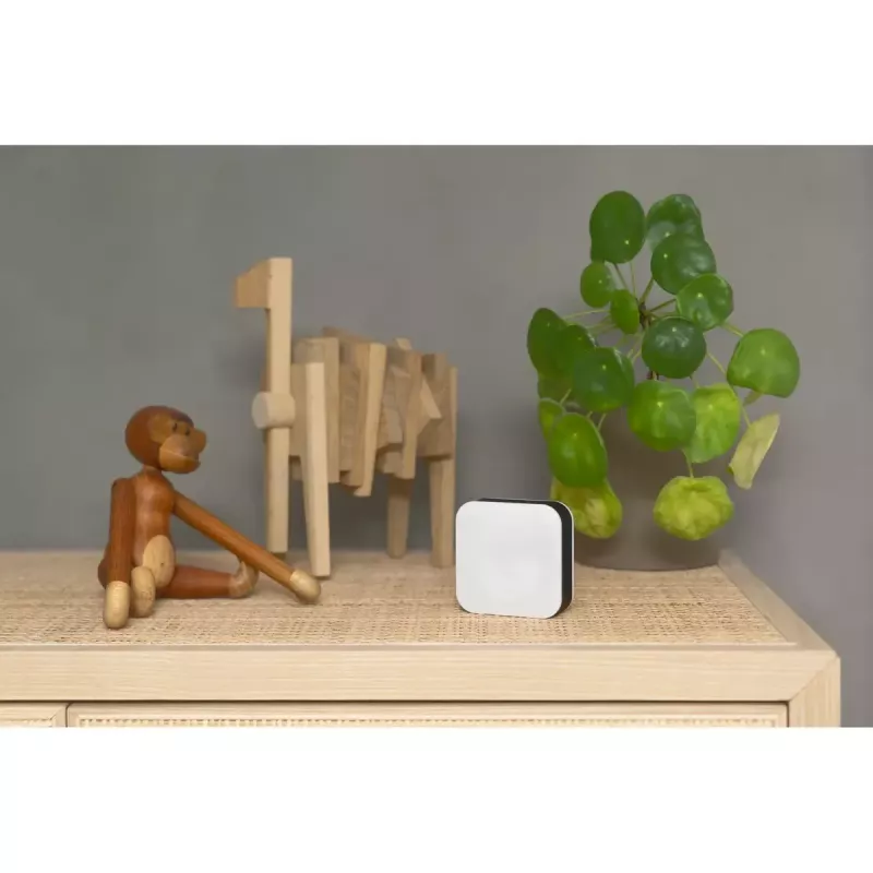 Aplinkos jutiklis Mill Sense SENSEAIR — belaidis oro kokybės, drėgmės ir temperatūros monitorius (baterija, Wi‑Fi, 70×30×70 mm)