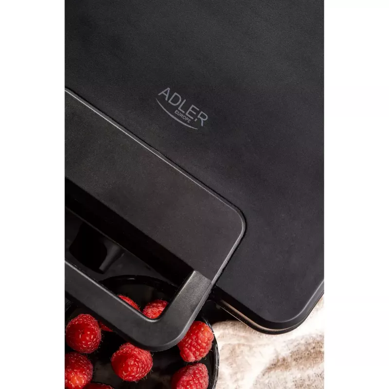 Waffle iron Adler AD 3049, 4 square waffles, non-stick, 1800 W, Juoda
