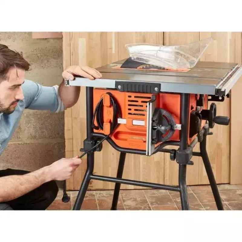 Stalo pjūklas Juoda & Decker BES720-QS — 1800 W, 25,4 cm diskas, 8,5 cm pjovimo gylis, pastatomas, stalo prailginimas