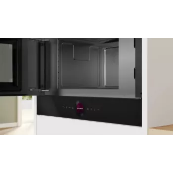Įmontuojama solo mikrobangų krosnelė Bosch Serie 8 BFL7221B1 — 900 W, 21 l, jutiklinis valdymas, juoda