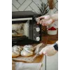 Elektrinė stalinė orkaitė Adler AD 6024 — kompaktiška 22 l talpa, 1300 W, juoda