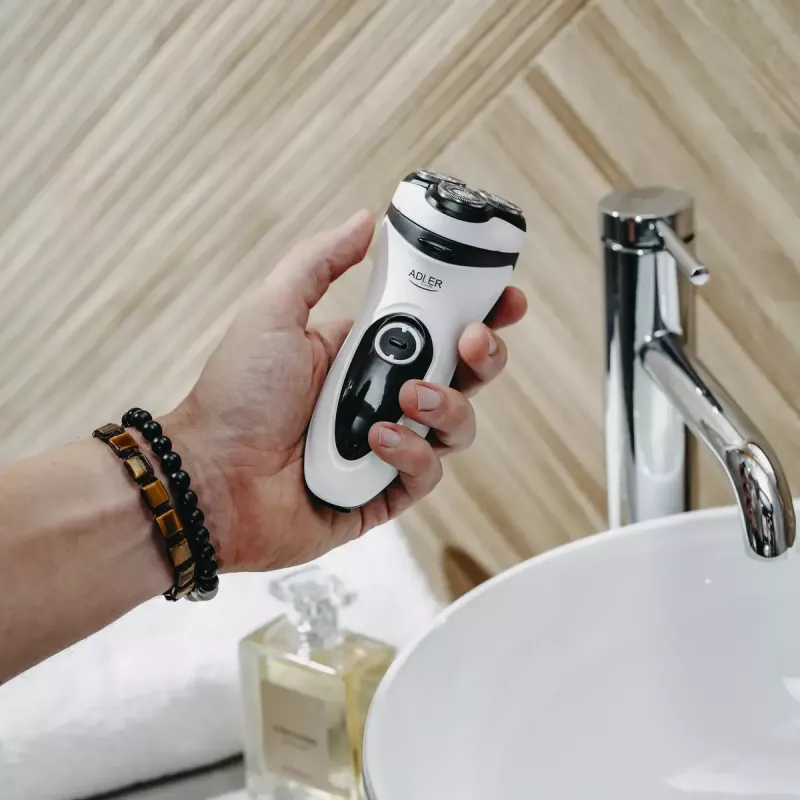 Elektrinė skustuvas vyrams Adler AD 2910w Veikimo laikas iki 60 min. Balta